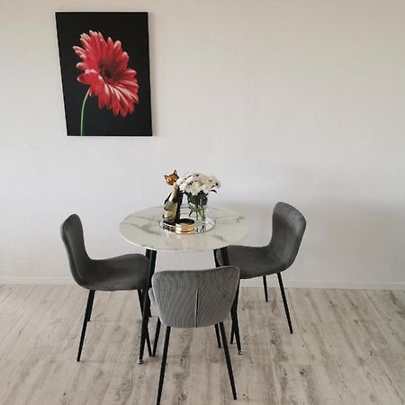 Sweet Home - 3 - Moers Luaran gambar